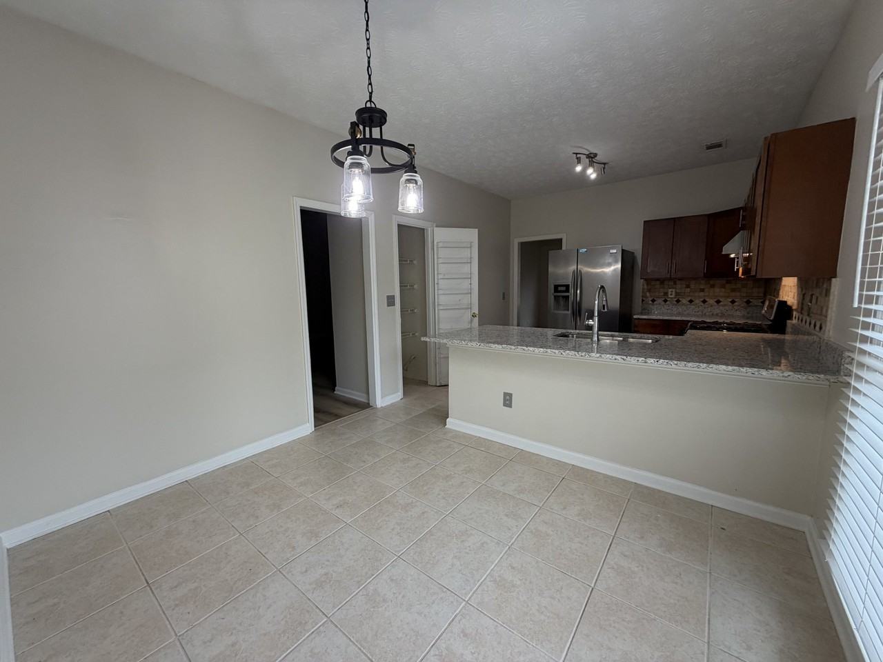 1371 Andrew Ct - Photo 5 of 20