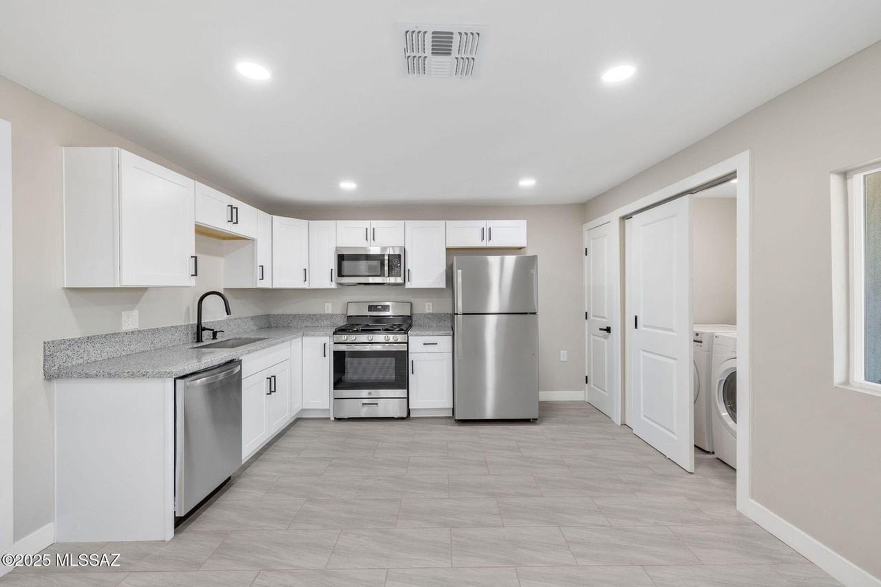 1331 W Speedway Blvd #1 - Photo 3 of 20