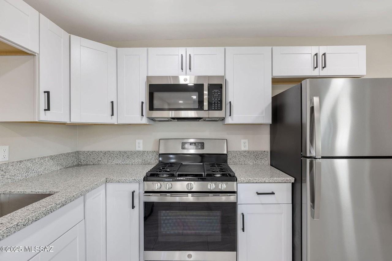 1331 W Speedway Blvd #1 - Photo 4 of 20