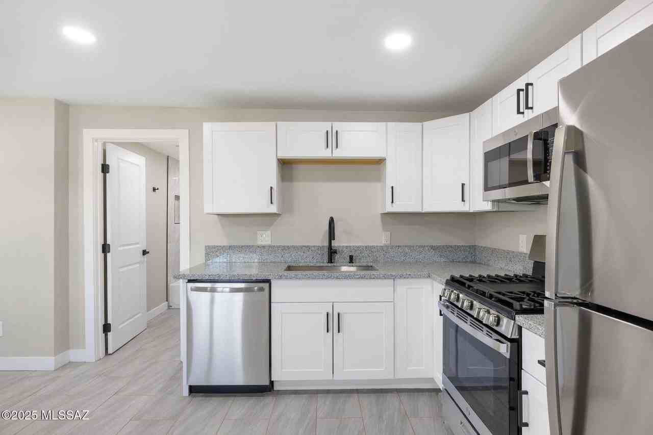 1331 W Speedway Blvd #1 - Photo 5 of 20
