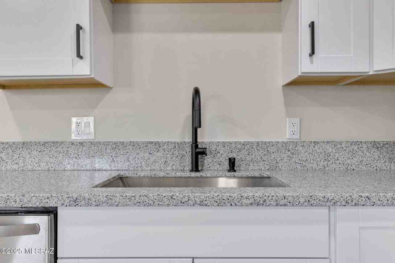 1331 W Speedway Blvd #1 - Photo 7 of 20