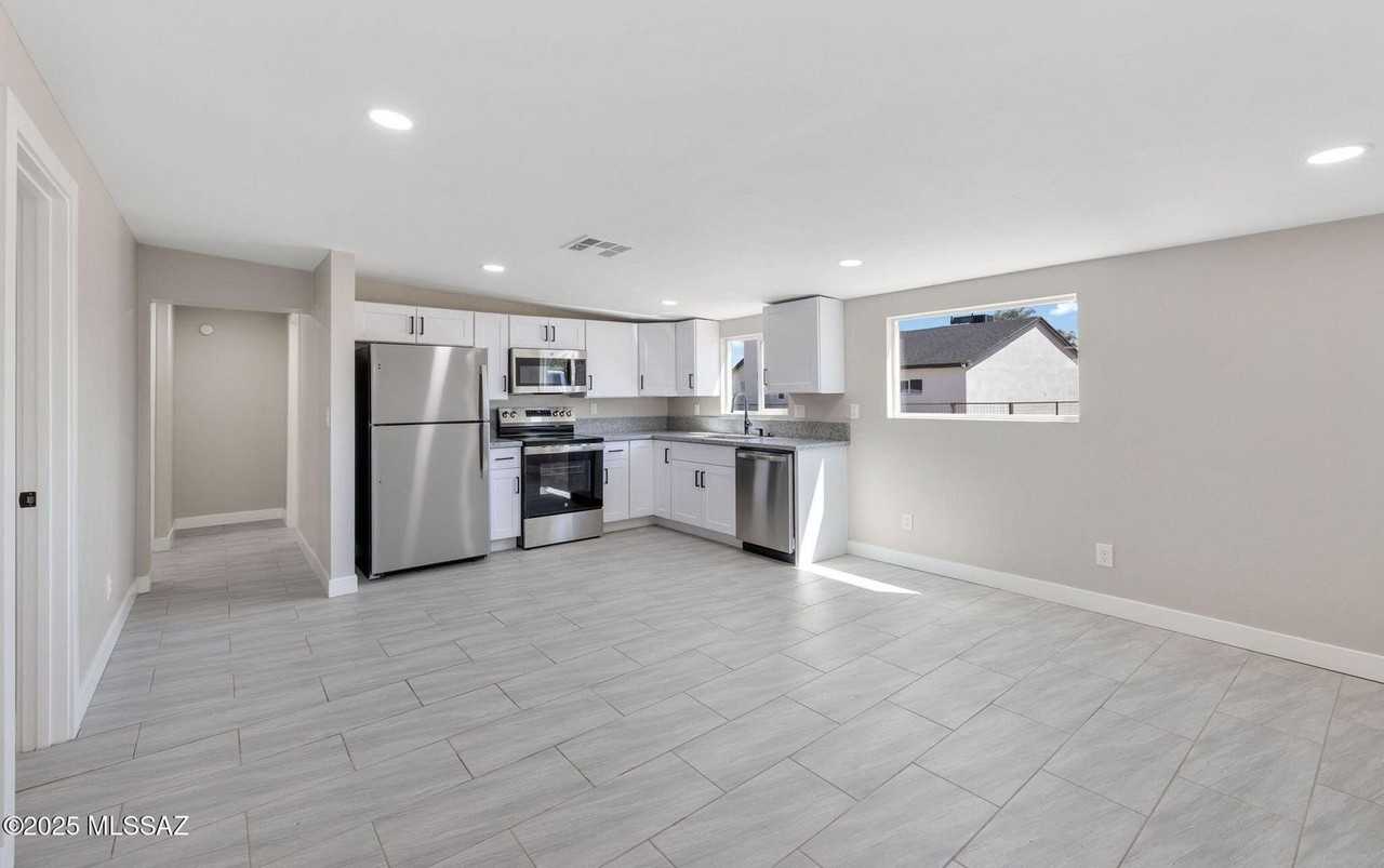 1331 W Speedway Blvd #3 - Photo 4 of 16