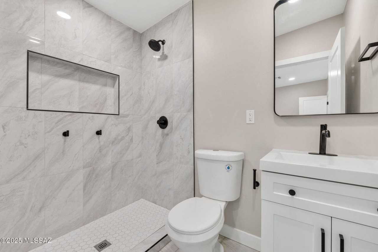 1331 W Speedway Blvd #3 - Photo 7 of 16