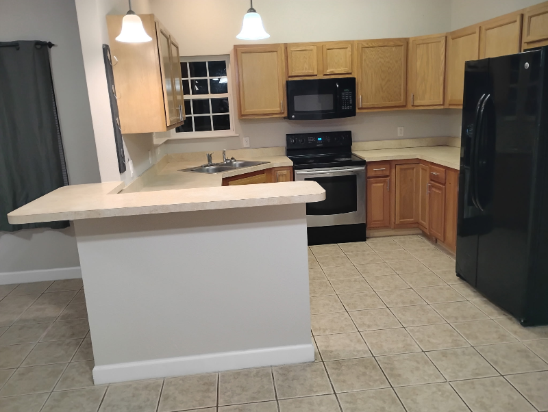 627 Ne Washington St - Photo 2 of 10
