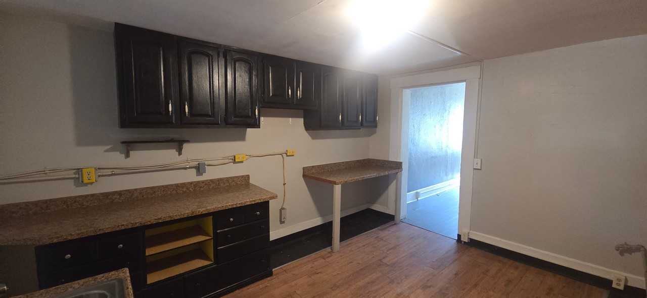 125 N 1st St - Photo 2 of 10