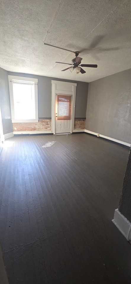 125 N 1st St - Photo 5 of 10