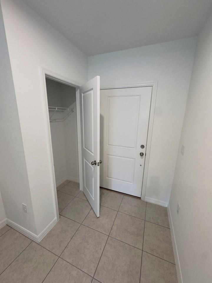 1715 Fan Palm Dr - Photo 2 of 20