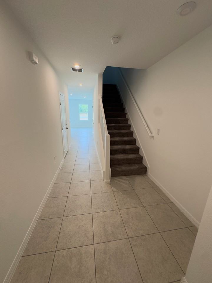 1715 Fan Palm Dr - Photo 3 of 20