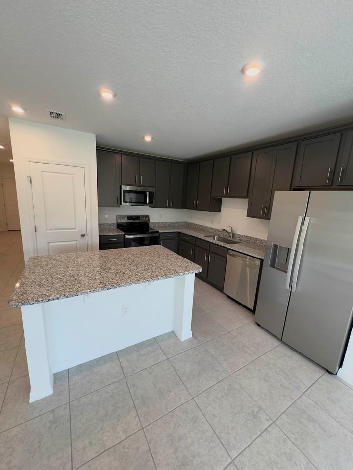 1715 Fan Palm Dr - Photo 5 of 20