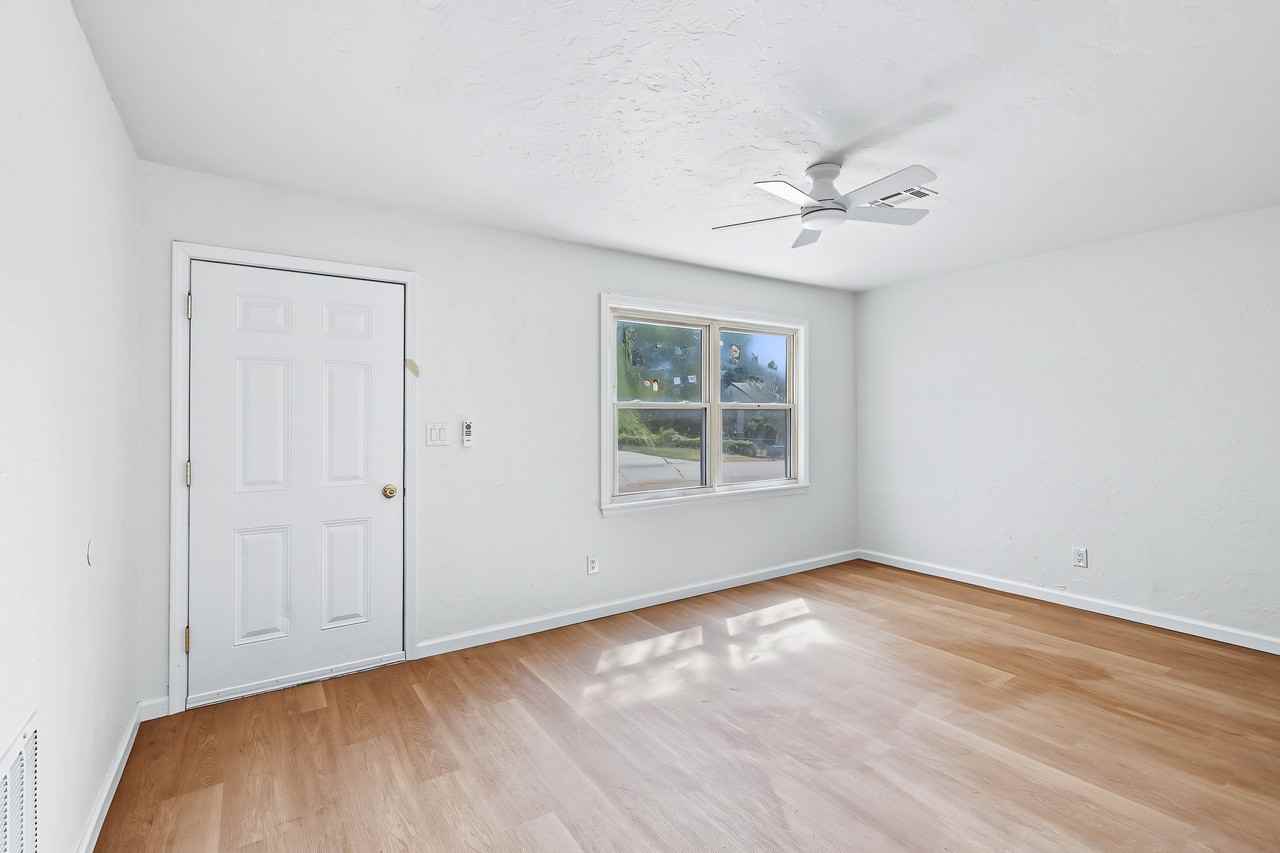 103 Oak St - Photo 2 of 5