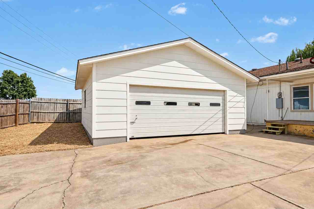 103 Oak St - Photo 5 of 5