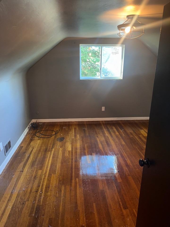 401 Marvin St - Photo 6 of 10