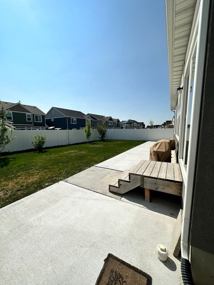 2592 N Wallace Way - Photo 2 of 10