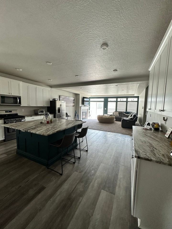 2592 N Wallace Way - Photo 3 of 10