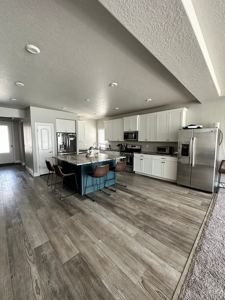 2592 N Wallace Way - Photo 4 of 10