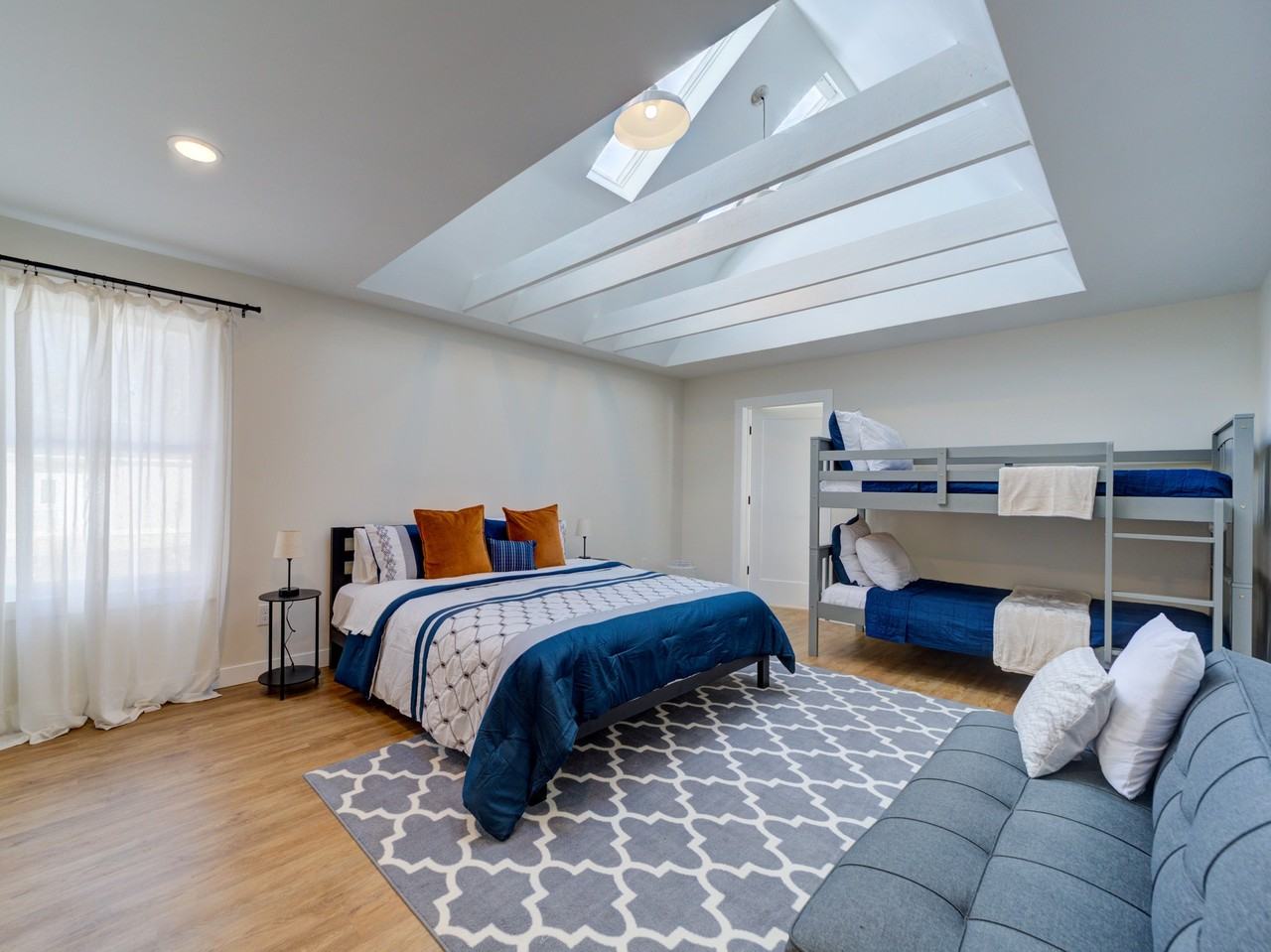 2127 W Sherman Blvd - Photo 4 of 8