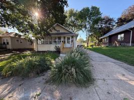 featured image of 2456 Barker St