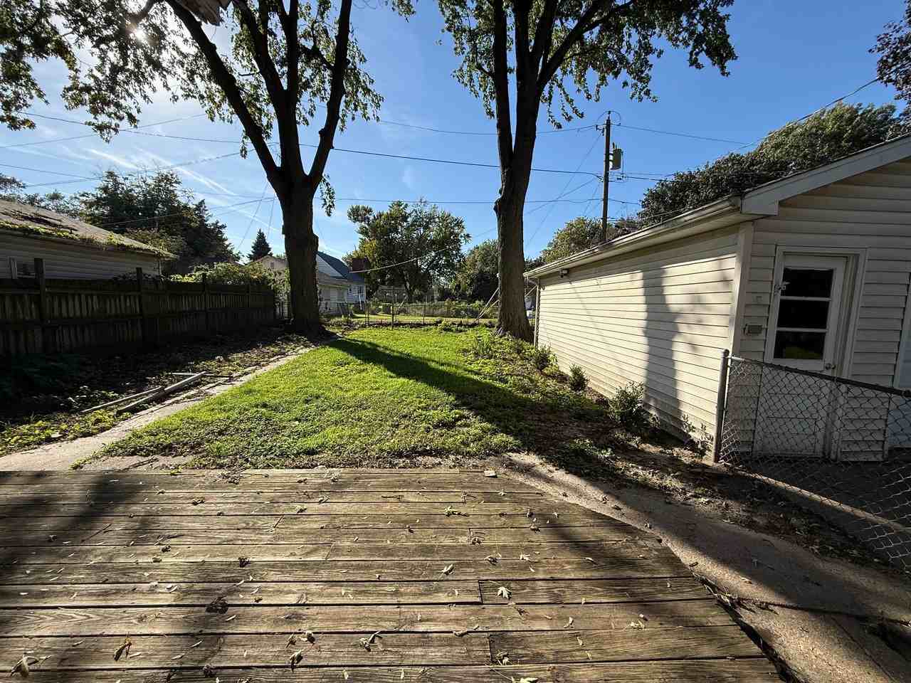 2456 Barker St - Photo 2 of 9