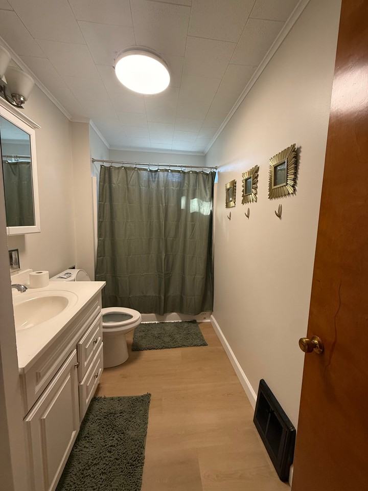 2456 Barker St - Photo 4 of 9