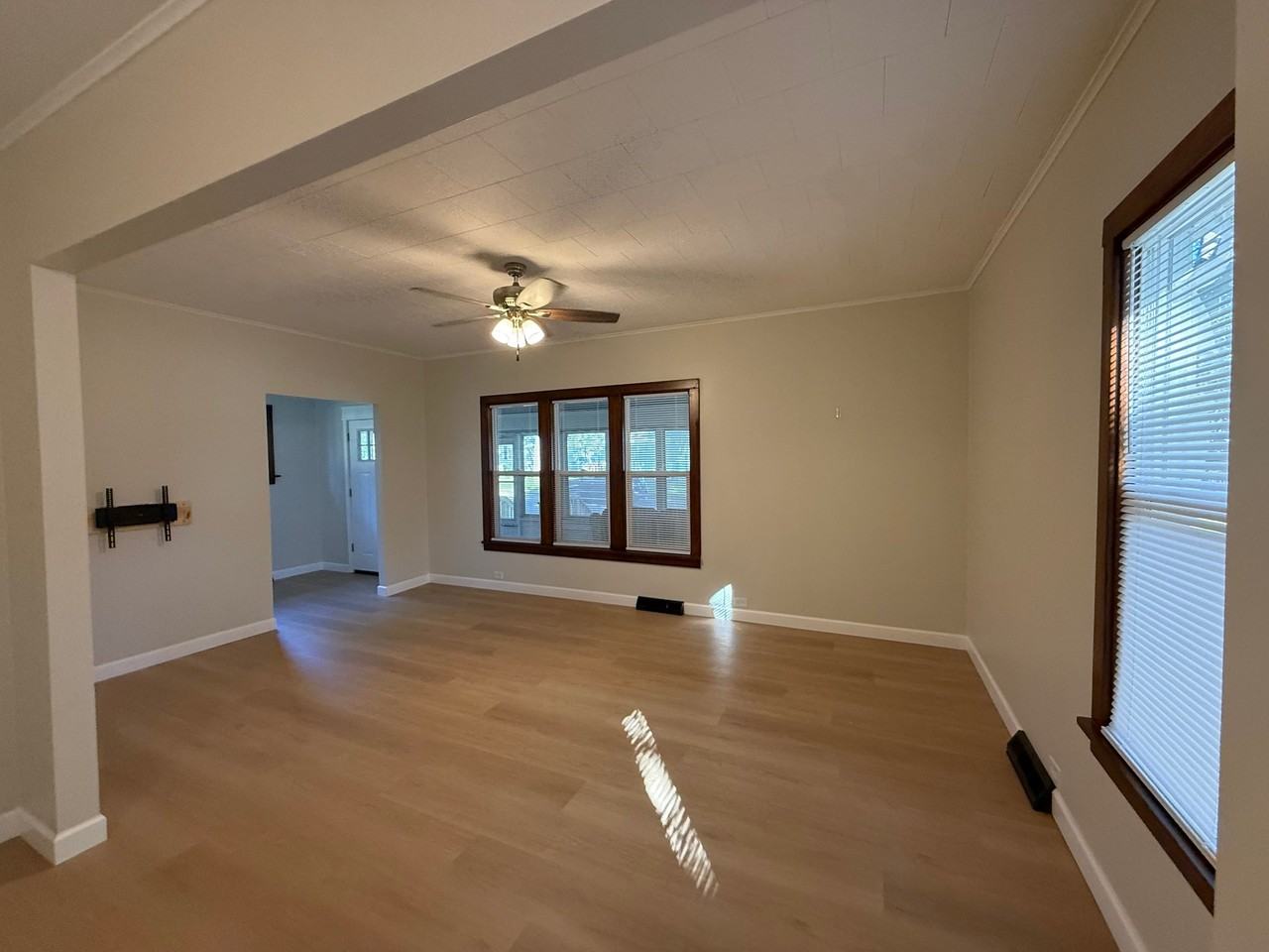 2456 Barker St - Photo 5 of 9
