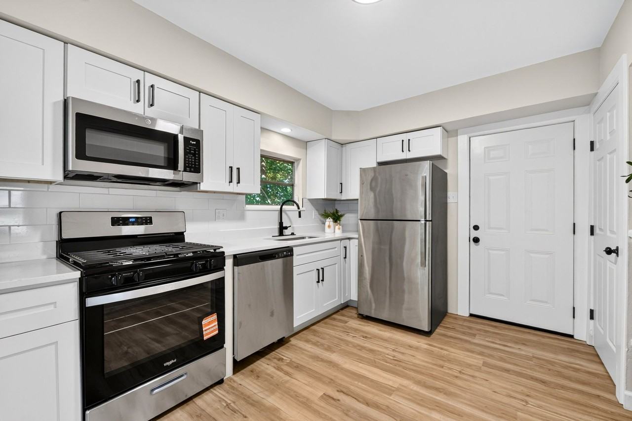 5133 Lode Ave - Photo 3 of 18