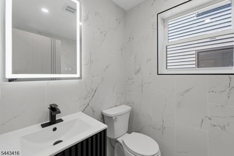 130 N 17th St #1 - Photo 6 of 7