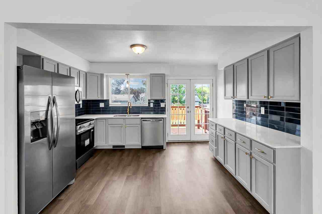 1829 31st St - Photo 4 of 20