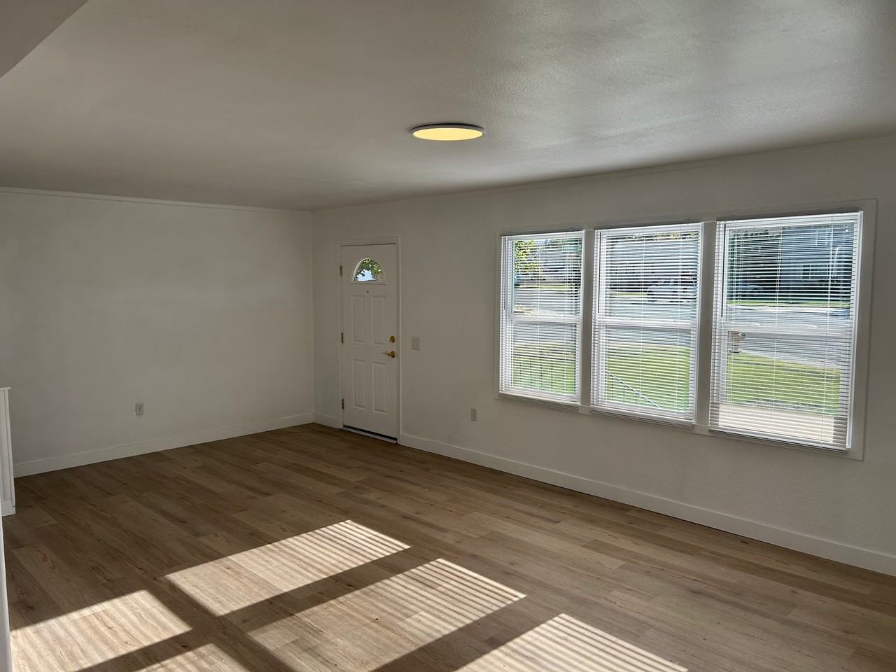 1402 Thayer Dr - Photo 6 of 21