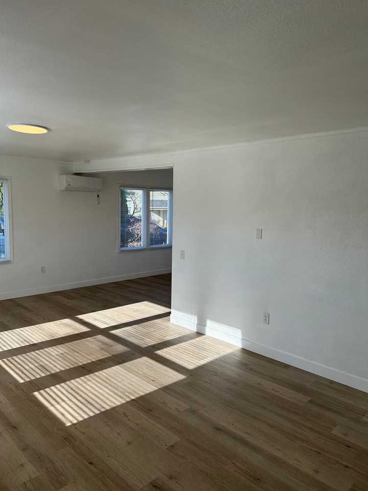 1402 Thayer Dr - Photo 7 of 21