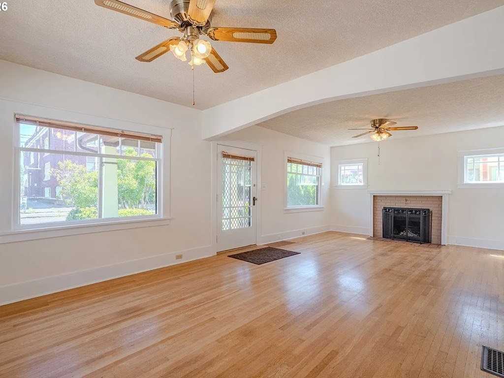 2355 Ne 57th Ave - Photo 3 of 14