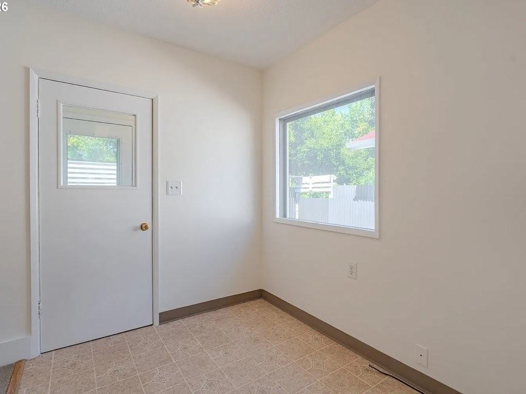 2355 Ne 57th Ave - Photo 7 of 14