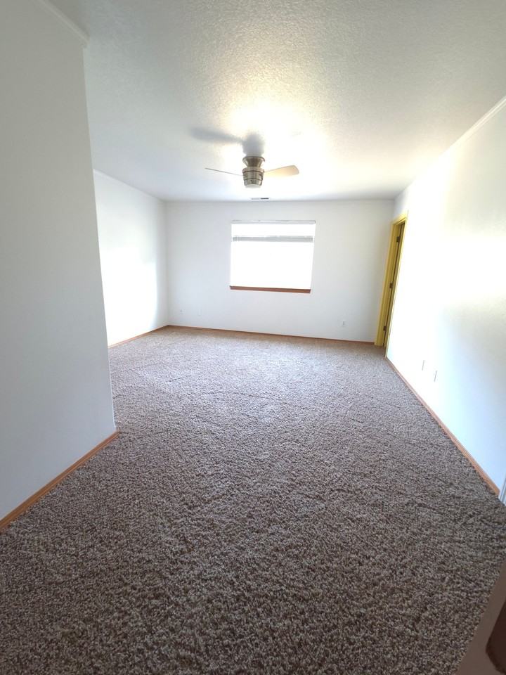 9019 Ne Benton Dr - Photo 4 of 16