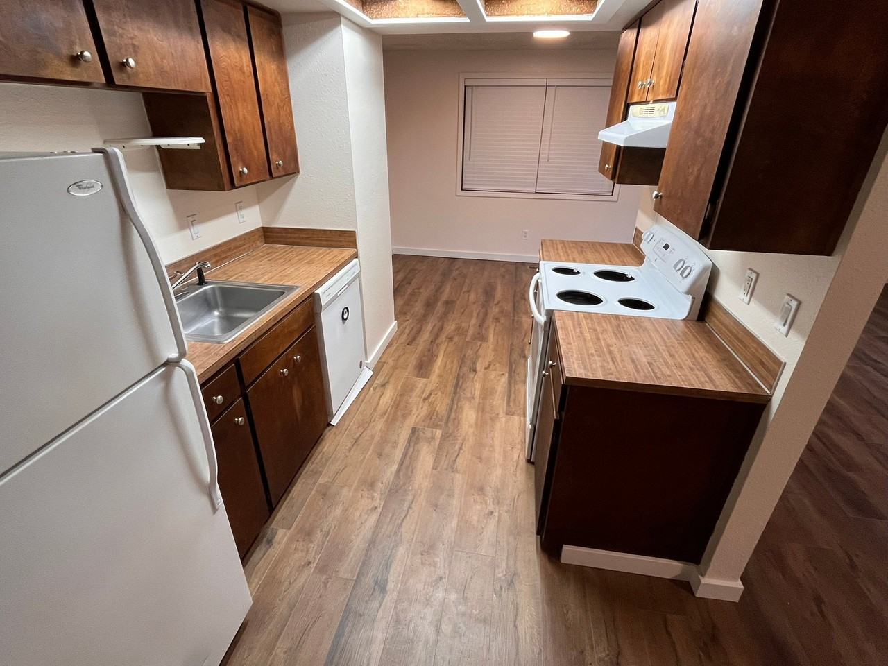 127 Se Kelly Ave - Photo 3 of 10