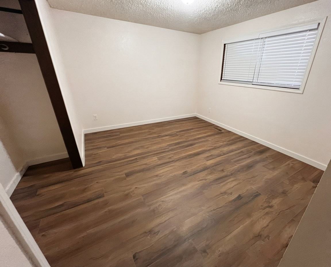 127 Se Kelly Ave - Photo 5 of 10