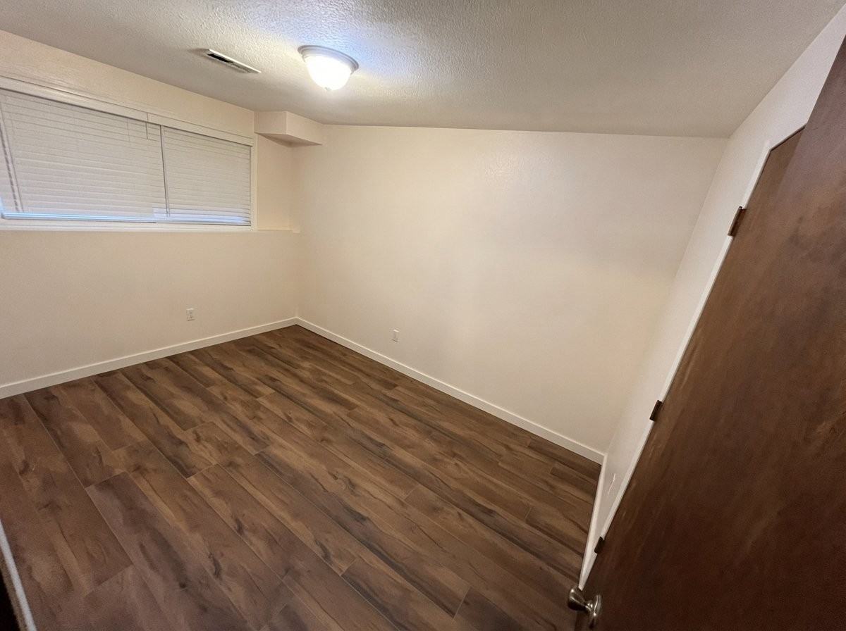 127 Se Kelly Ave - Photo 6 of 10