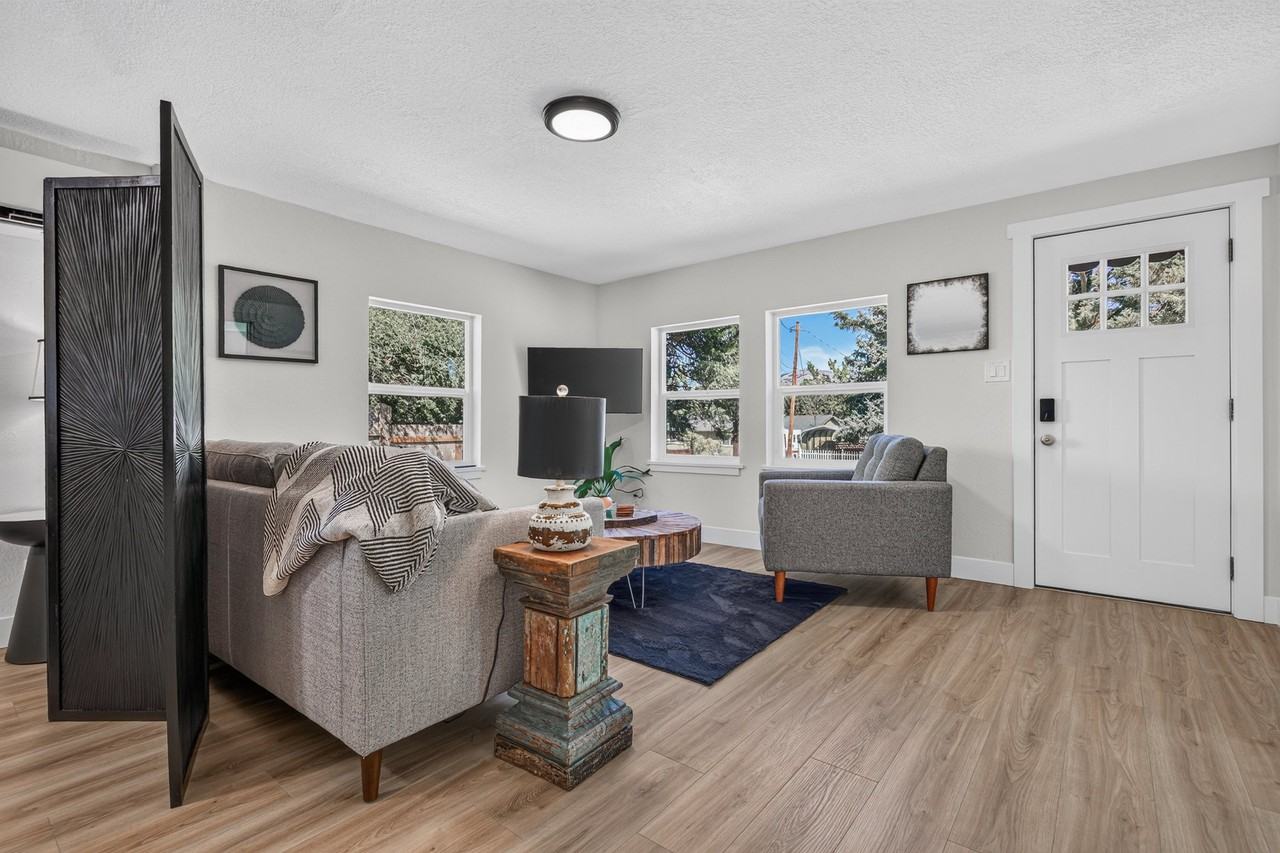 1516 Talent Ave - Photo 4 of 14