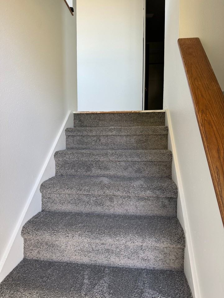 1689 Larson Dr - Photo 3 of 19