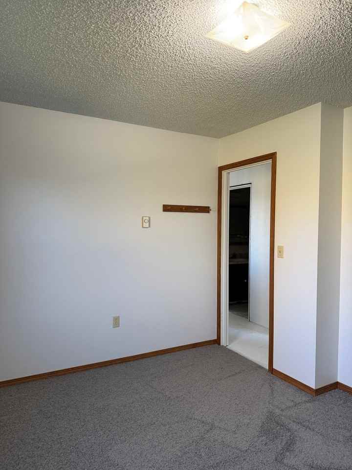 1689 Larson Dr - Photo 6 of 19