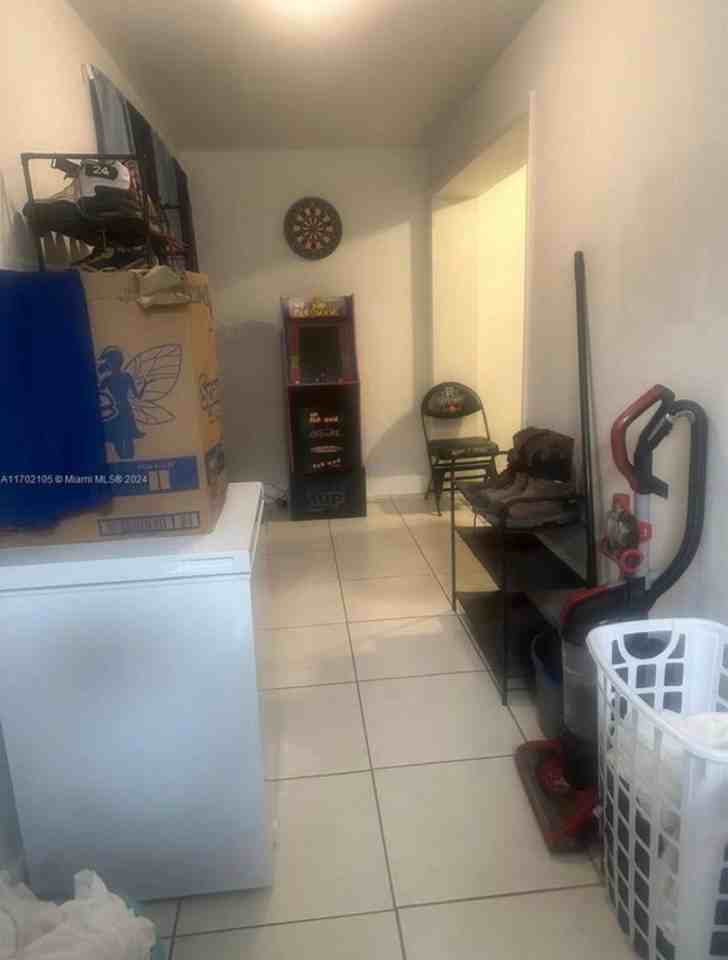 501 Nw 8th St #1 - Photo 2 of 11