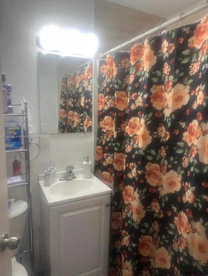 501 Nw 8th St #1 - Photo 5 of 11
