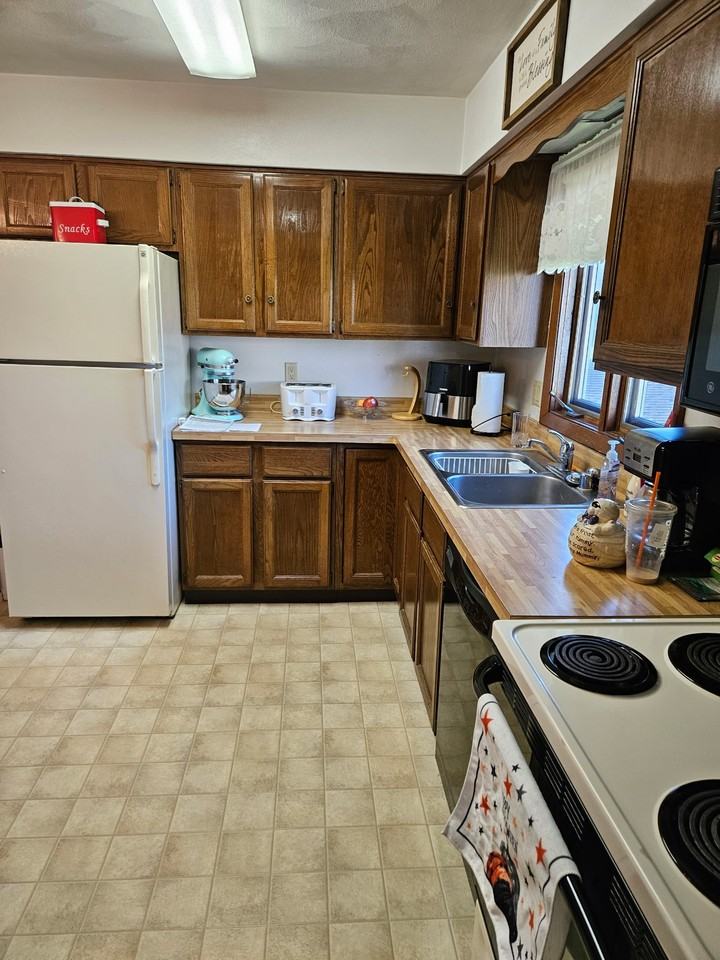 309 5th St - Photo 4 of 8