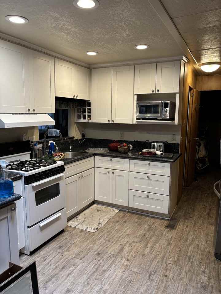 1295 S Cawston Ave - Photo 4 of 7