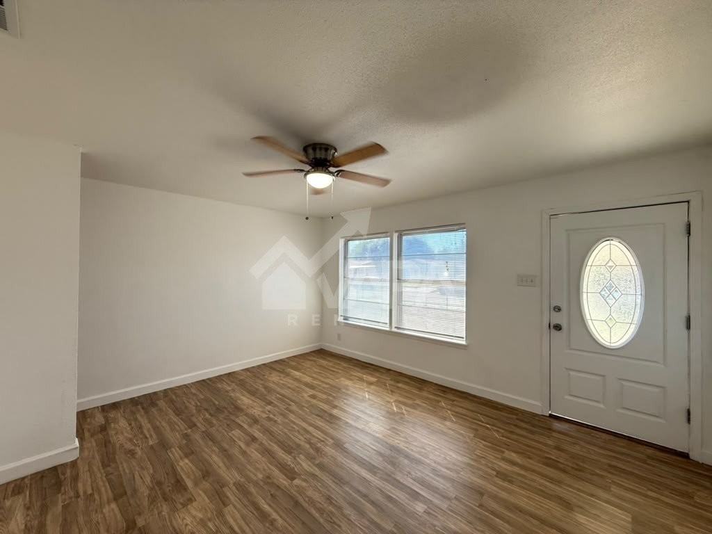 7419 Buckboard Ln - Photo 4 of 20