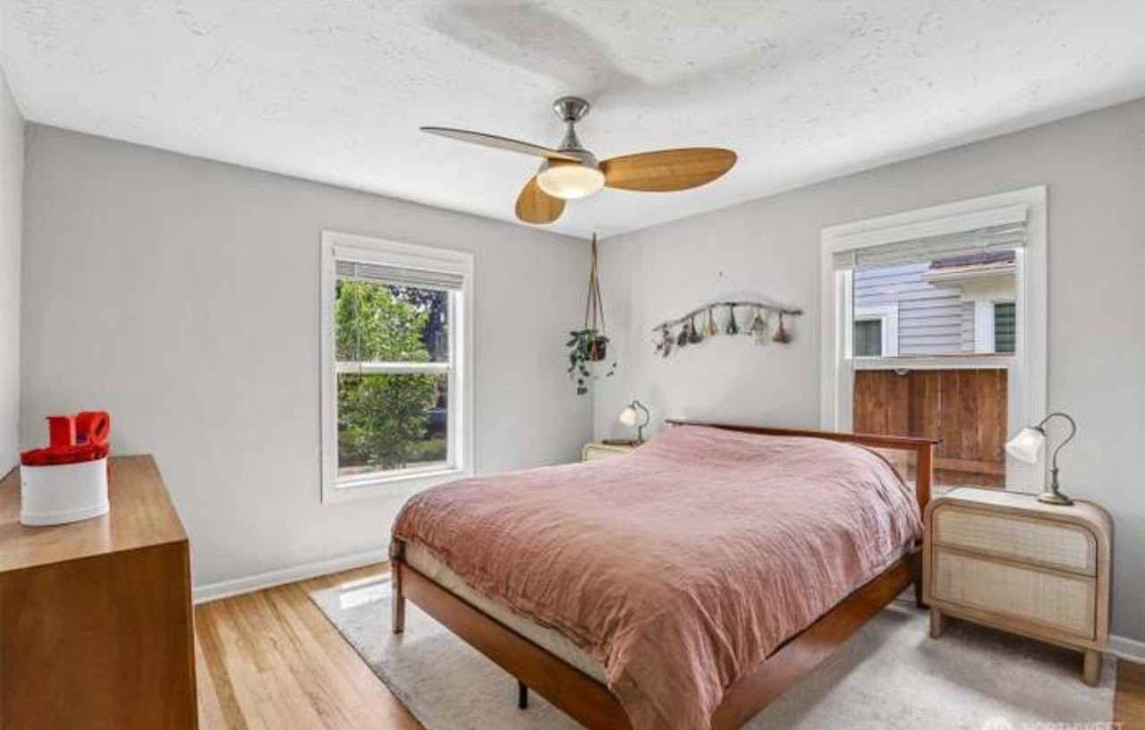 304 W 32nd St - Photo 2 of 17