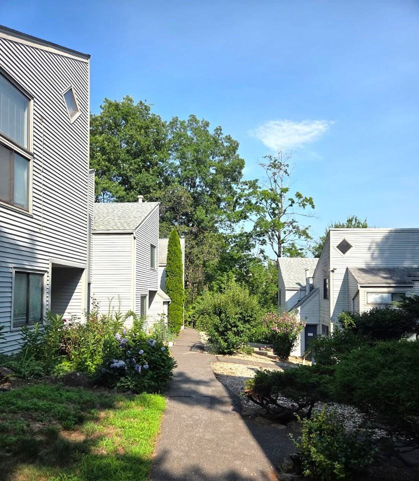 12 Talcott Forest Rd - Photo 2 of 12