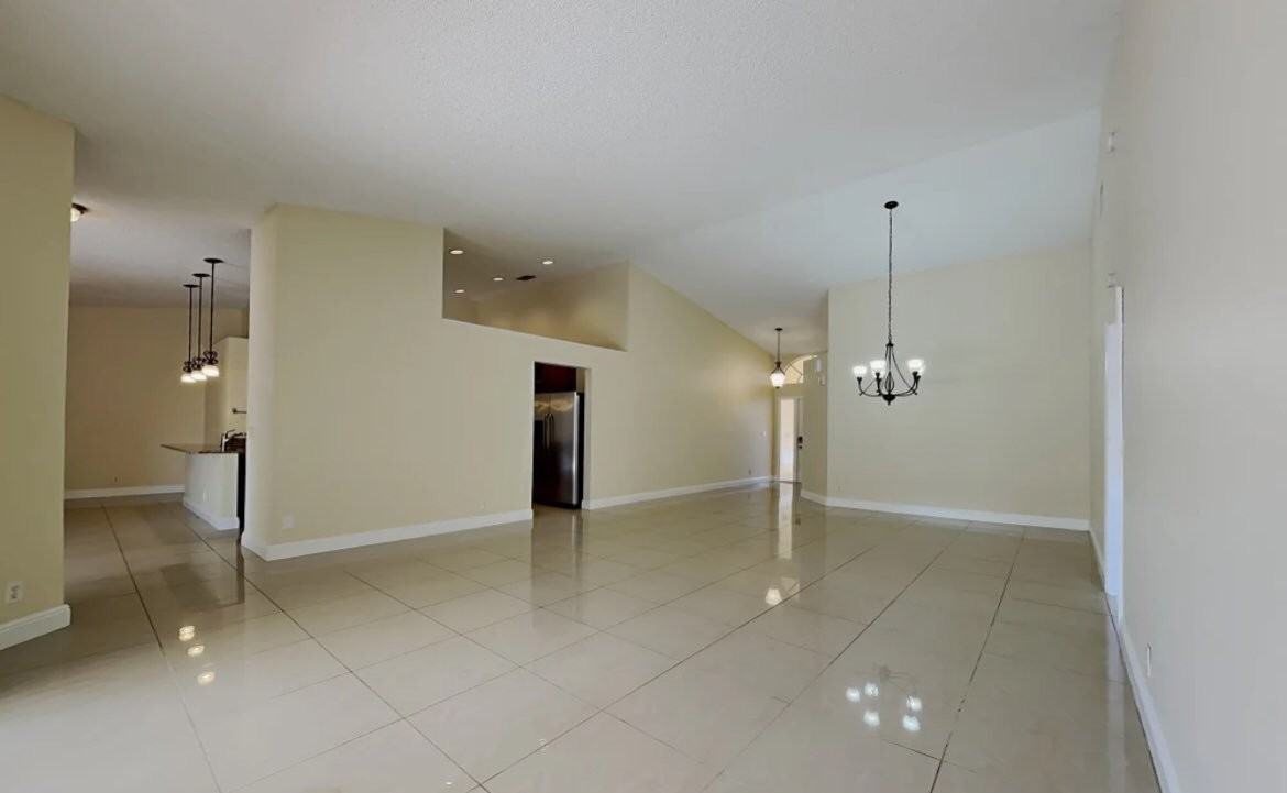 1054 Sw Coleman Ave - Photo 2 of 7