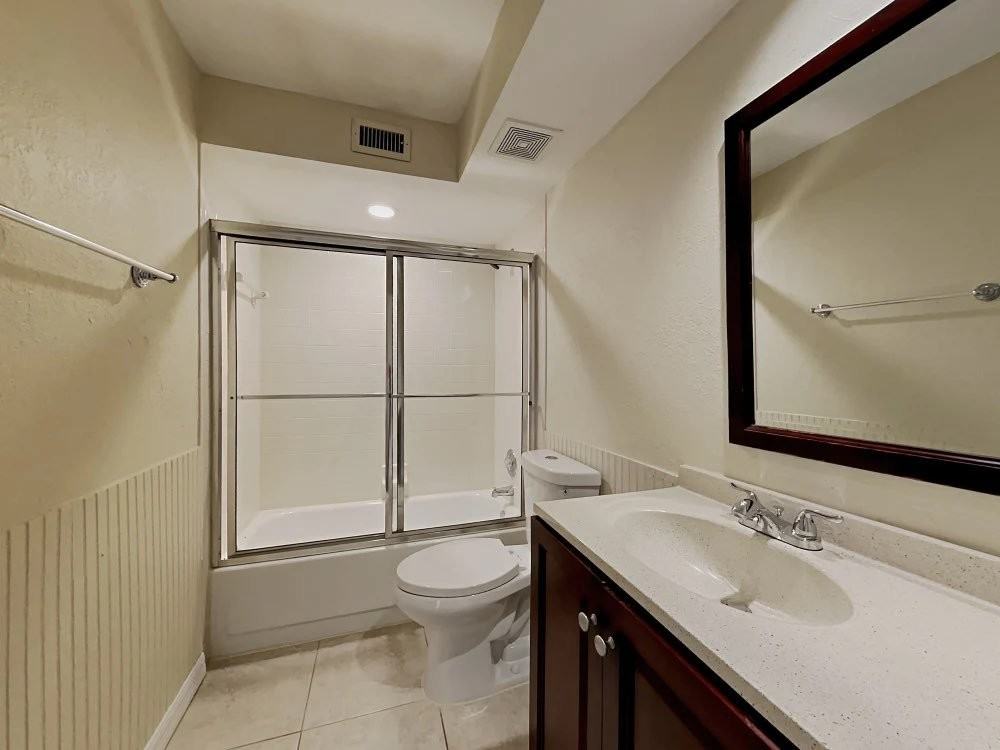 1054 Sw Coleman Ave - Photo 3 of 7