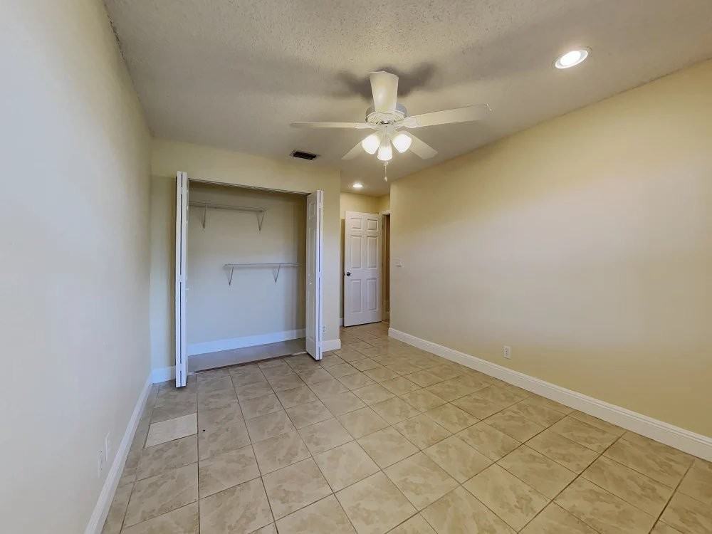1054 Sw Coleman Ave - Photo 4 of 7