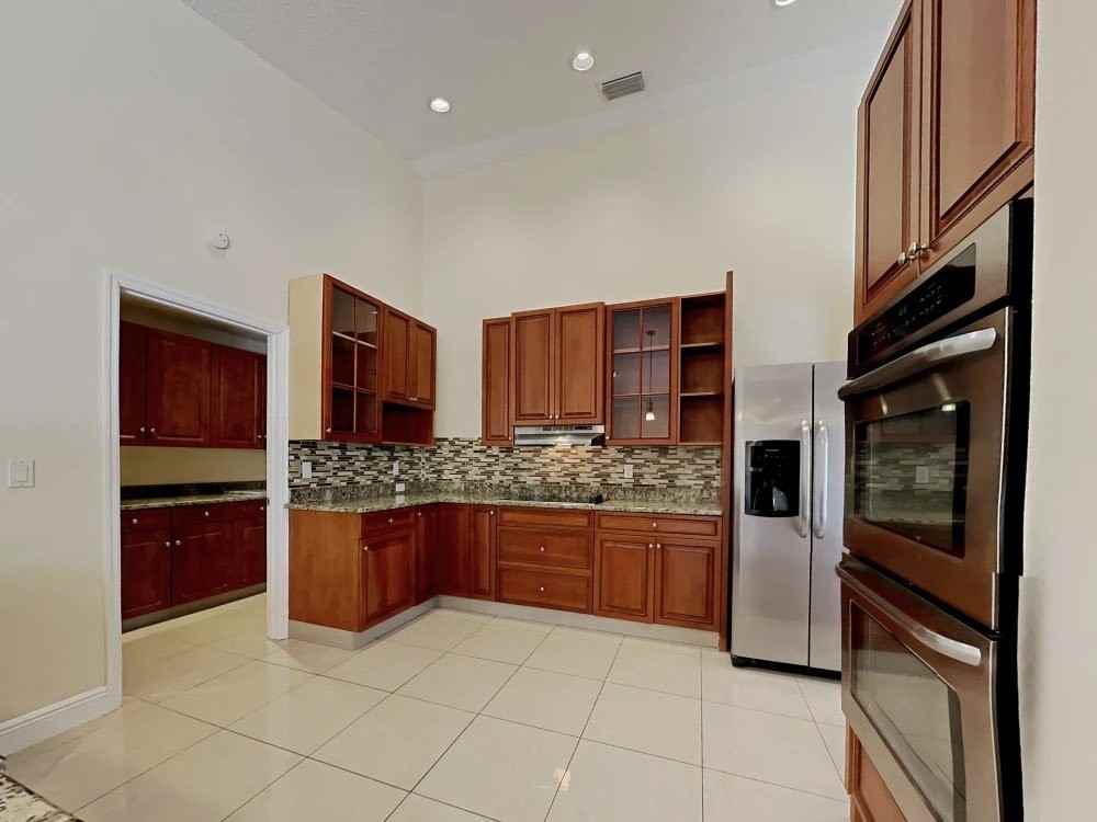 1054 Sw Coleman Ave - Photo 6 of 7