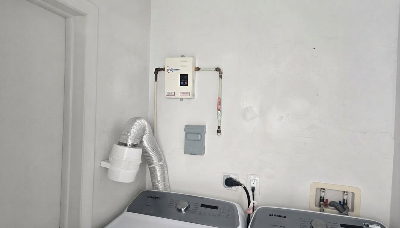 305 N 58th Ave #1 - Photo 4 of 19